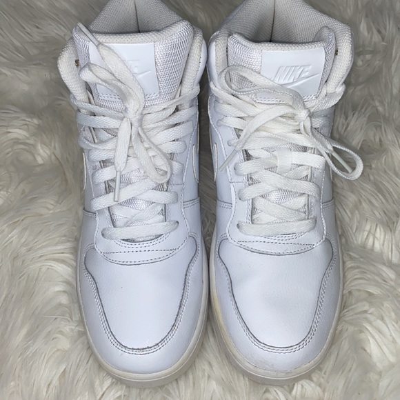 Nike Women's Basketball Shoes Sz 7.5 - Picture 3 of 9